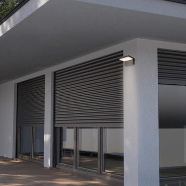 Kültéri fali lámpa 10w 1000lm CCT.kap IP54 Fekete 210x90x82mm 3év